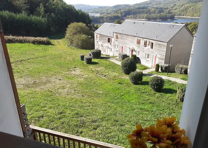 Gite Du Gua Des Brasses Au Bord Du Lac De La Raviege